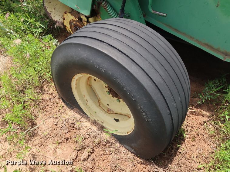 image for item FE9671 1983 John Deere 530 round baler