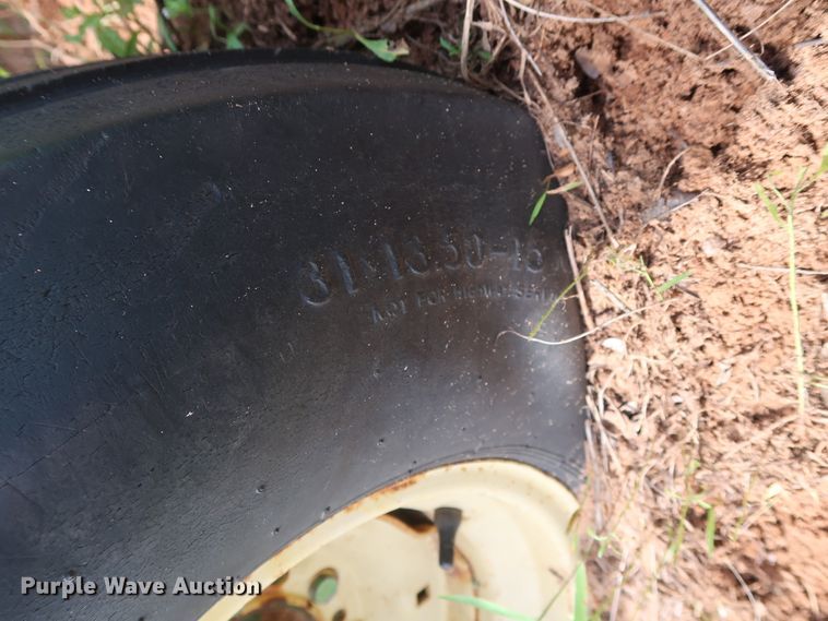 image for item FE9671 1983 John Deere 530 round baler