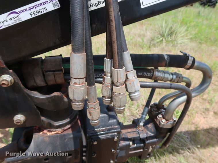 image for item FE9673 2011 MacDon R85 windrower