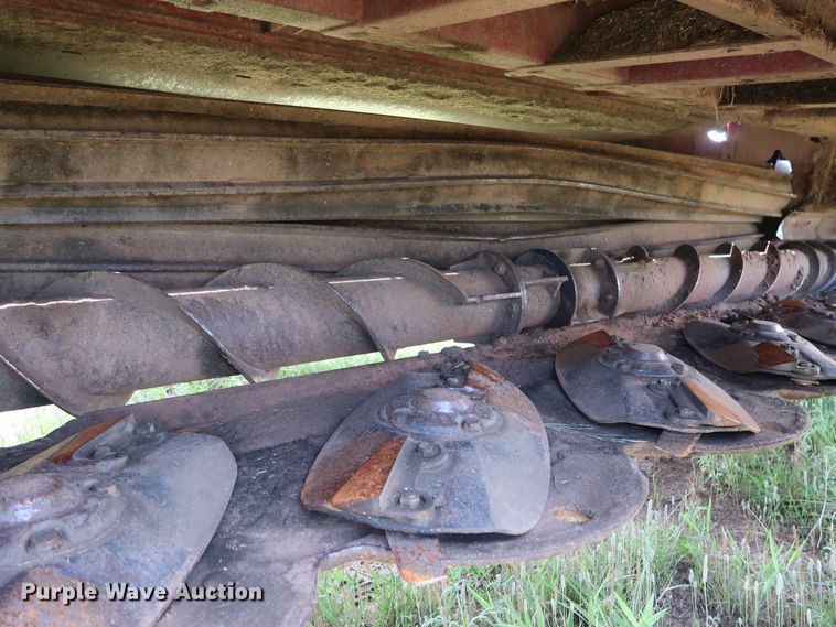 image for item FE9673 2011 MacDon R85 windrower