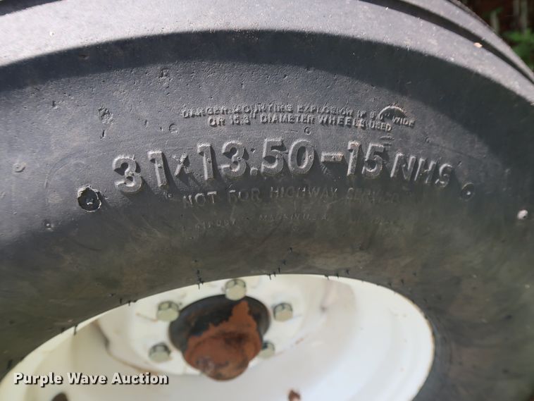 image for item FE9673 2011 MacDon R85 windrower