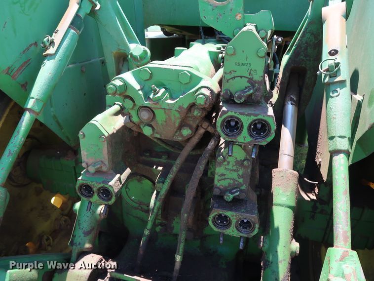 image for item FE9683 1980 John Deere 8440 4WD tractor