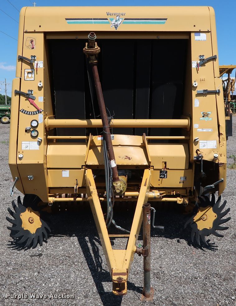 image for item FE9684 (2) Vermeer 605K round balers