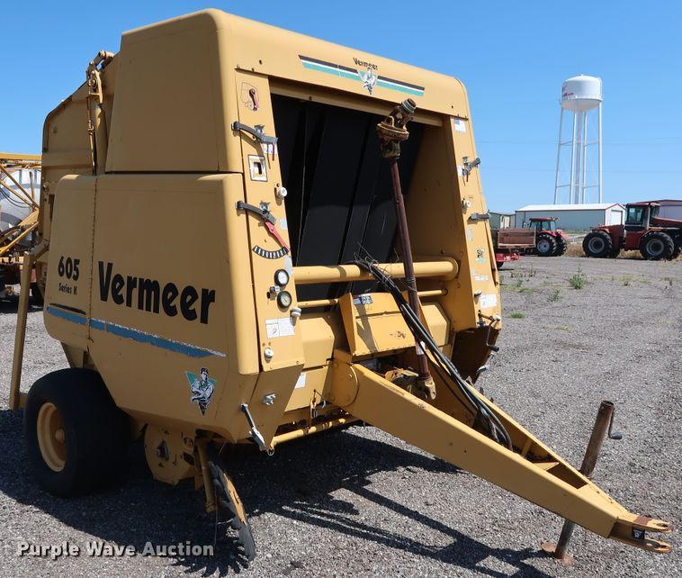image for item FE9684 (2) Vermeer 605K round balers