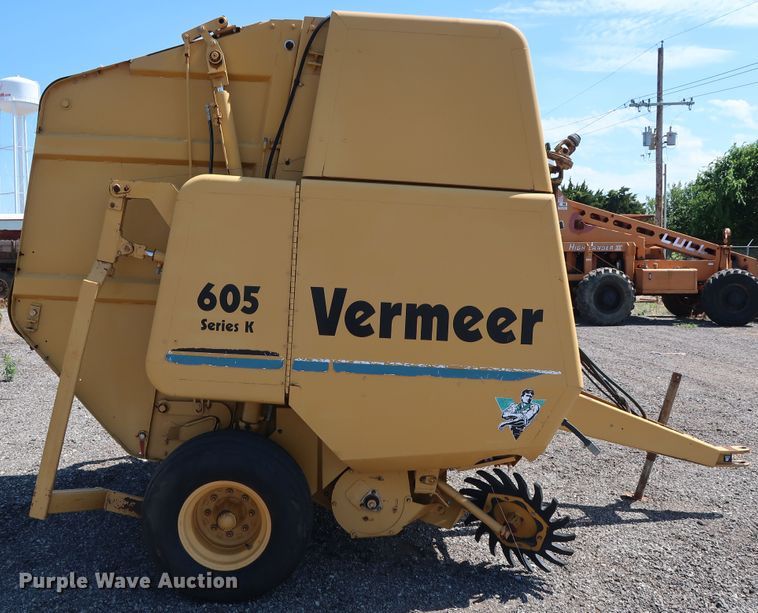 image for item FE9684 (2) Vermeer 605K round balers