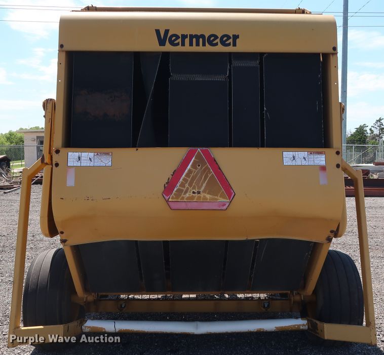 image for item FE9684 (2) Vermeer 605K round balers