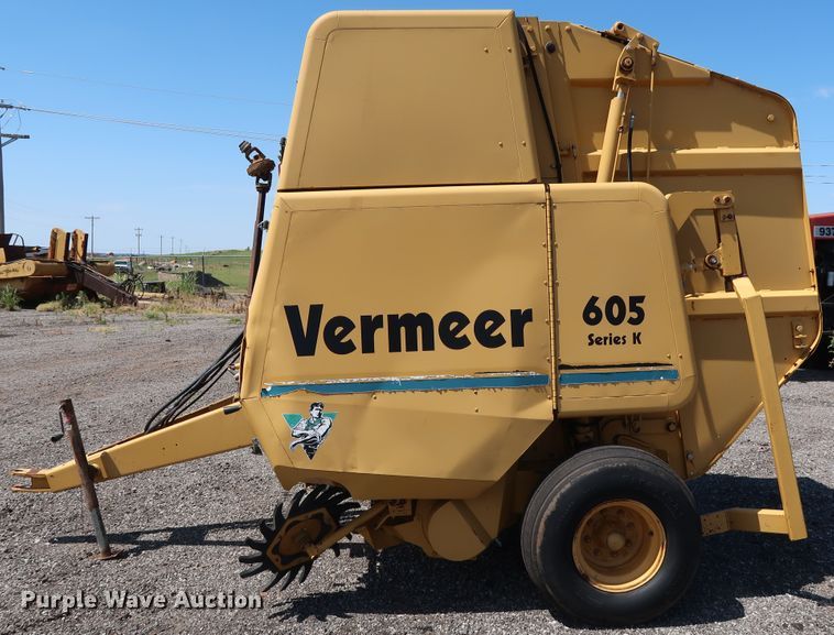 image for item FE9684 (2) Vermeer 605K round balers