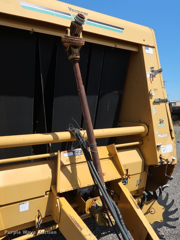 image for item FE9684 (2) Vermeer 605K round balers