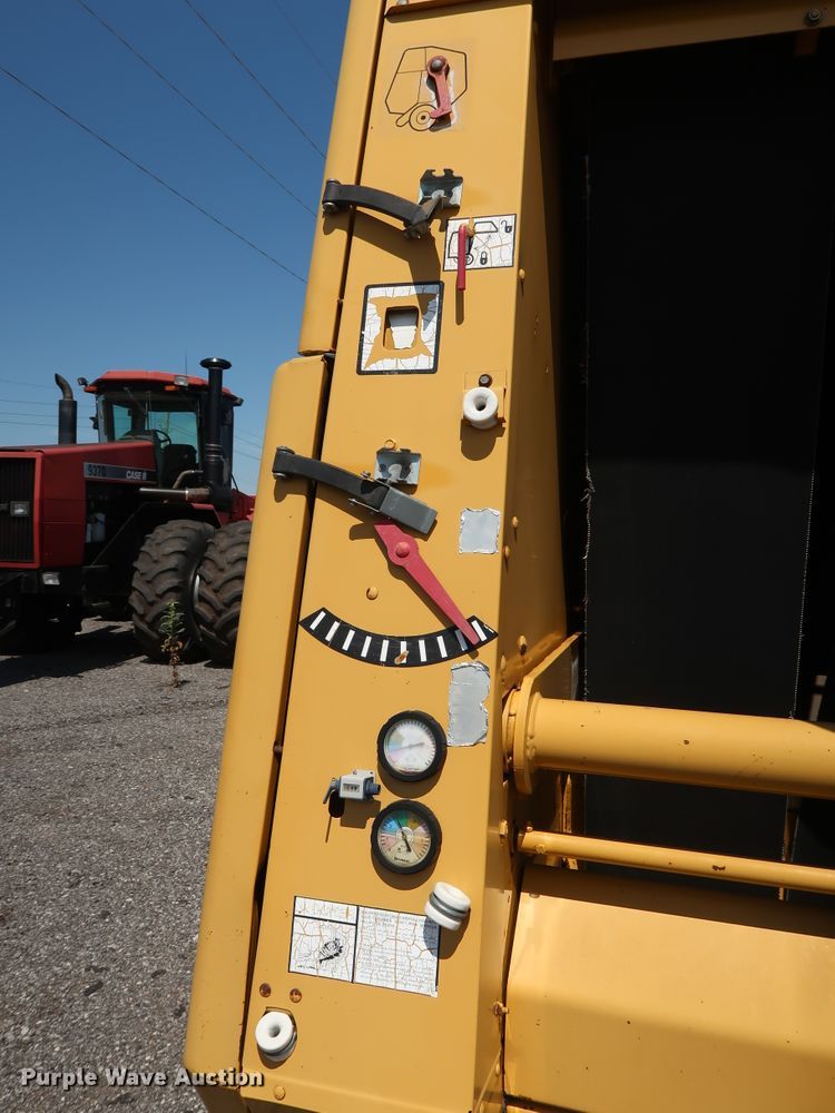 image for item FE9684 (2) Vermeer 605K round balers