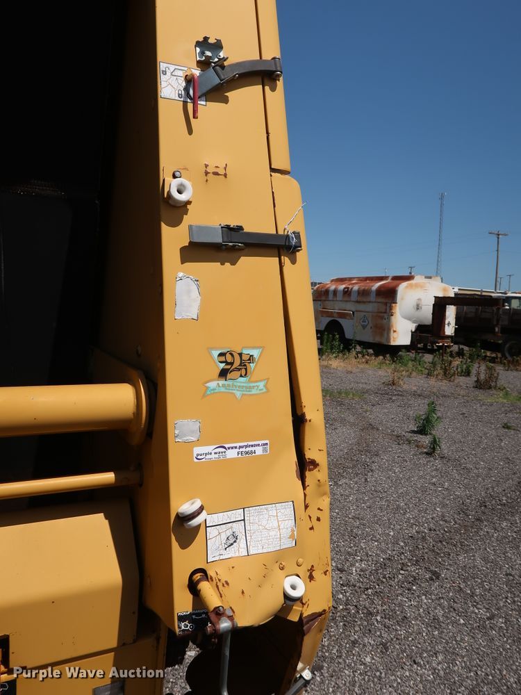 image for item FE9684 (2) Vermeer 605K round balers