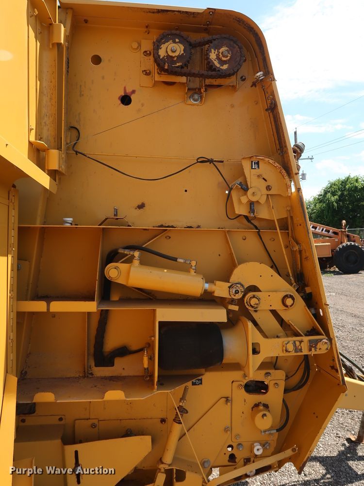 image for item FE9684 (2) Vermeer 605K round balers