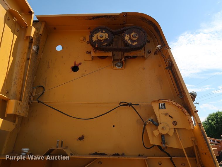 image for item FE9684 (2) Vermeer 605K round balers