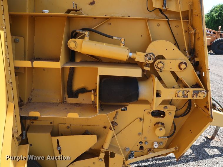 image for item FE9684 (2) Vermeer 605K round balers