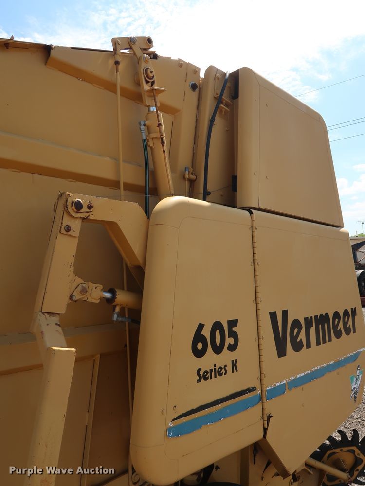 image for item FE9684 (2) Vermeer 605K round balers