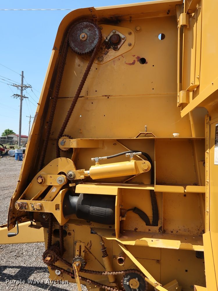 image for item FE9684 (2) Vermeer 605K round balers