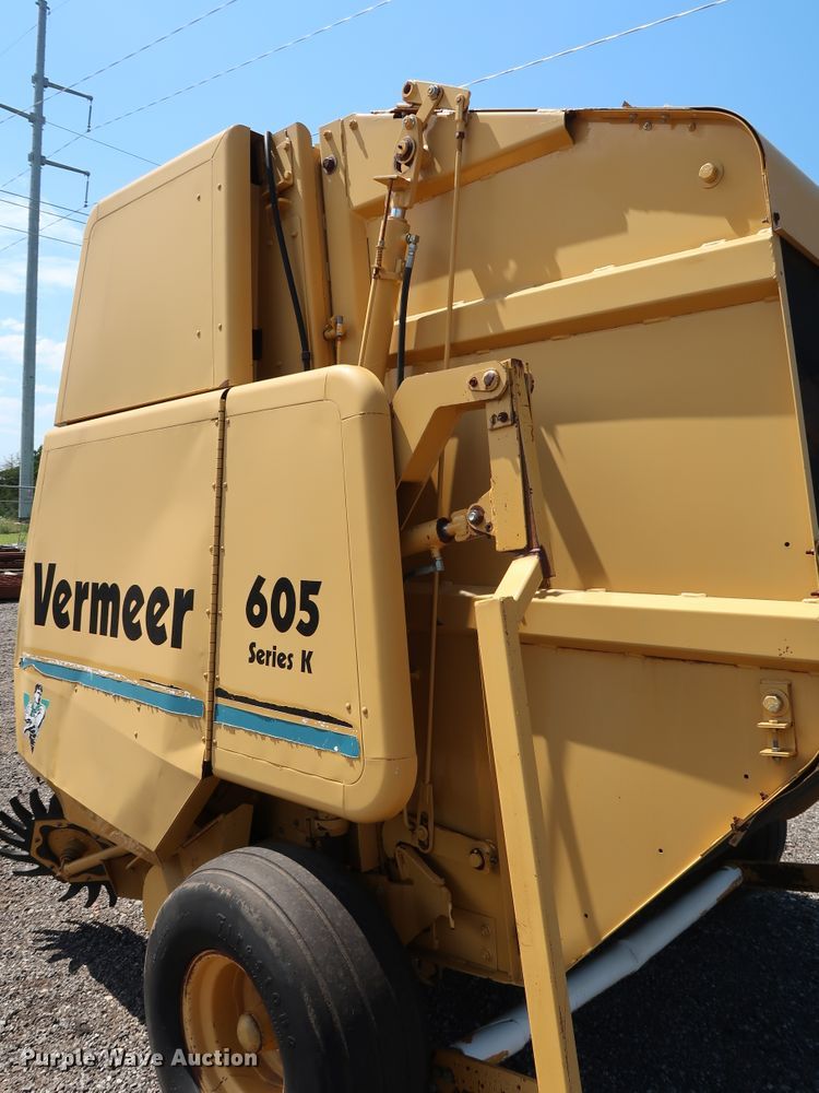 image for item FE9684 (2) Vermeer 605K round balers