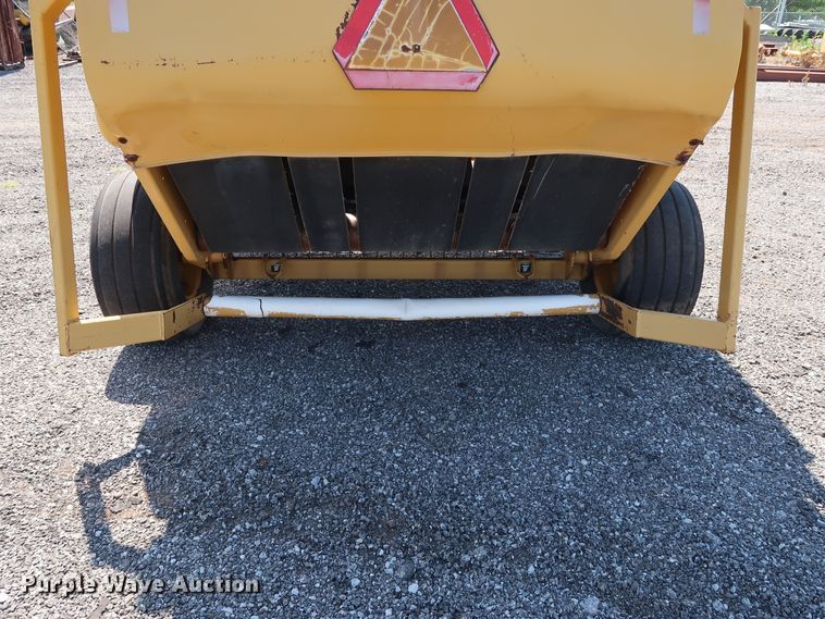 image for item FE9684 (2) Vermeer 605K round balers