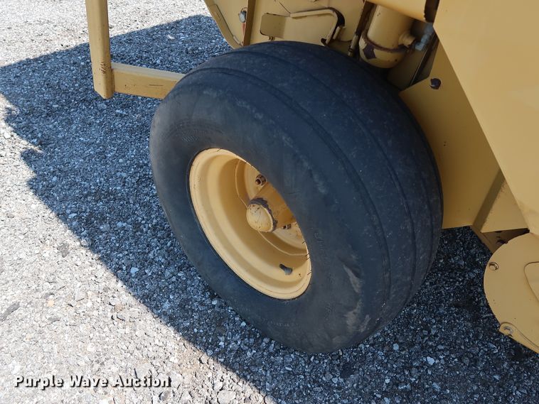 image for item FE9684 (2) Vermeer 605K round balers