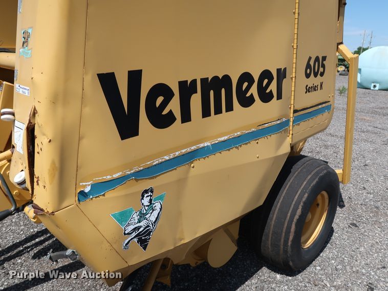 image for item FE9684 (2) Vermeer 605K round balers
