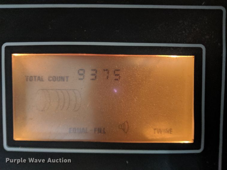 image for item FE9684 (2) Vermeer 605K round balers