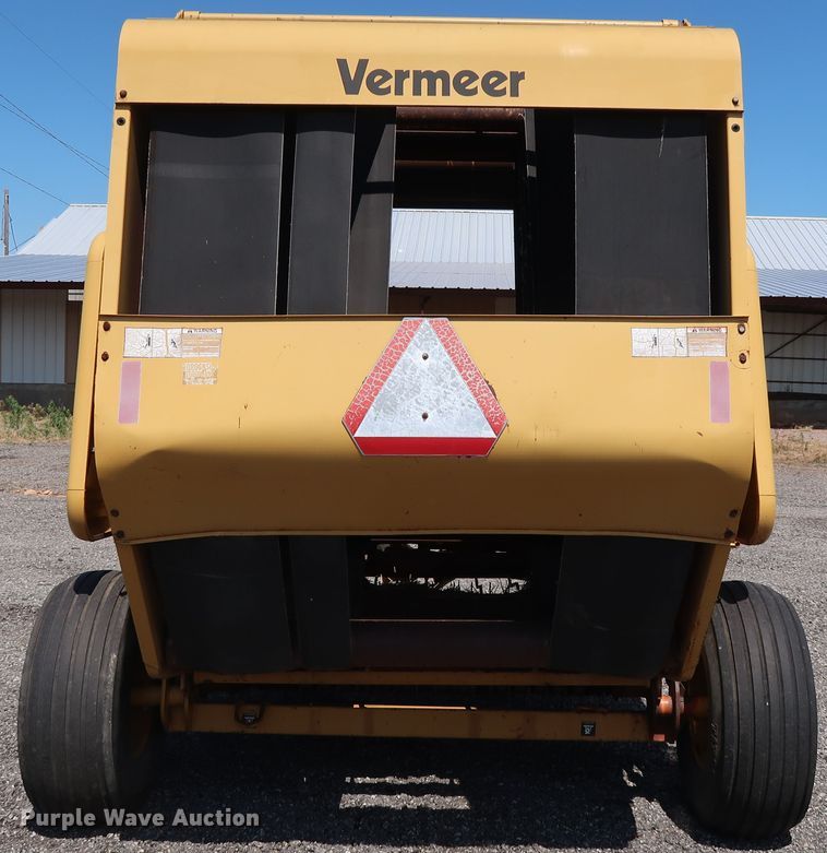 image for item FE9684 (2) Vermeer 605K round balers