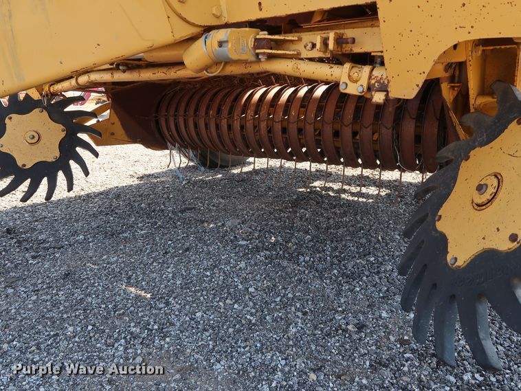 image for item FE9684 (2) Vermeer 605K round balers