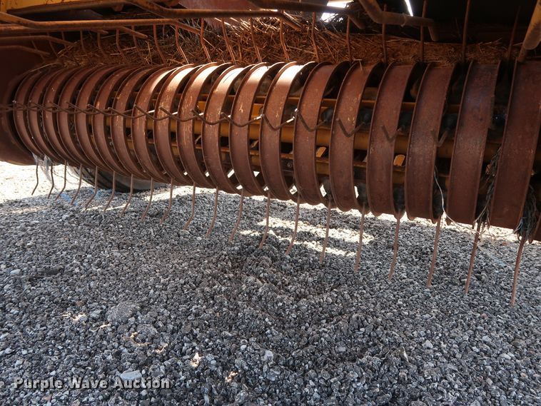 image for item FE9684 (2) Vermeer 605K round balers