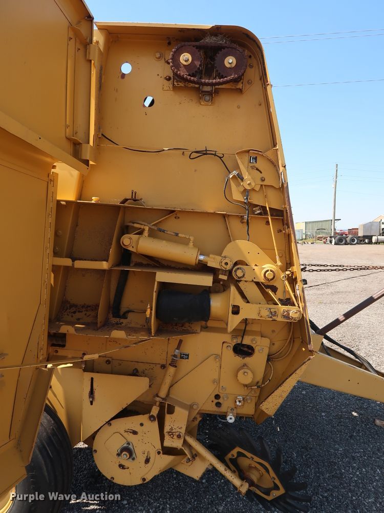 image for item FE9684 (2) Vermeer 605K round balers