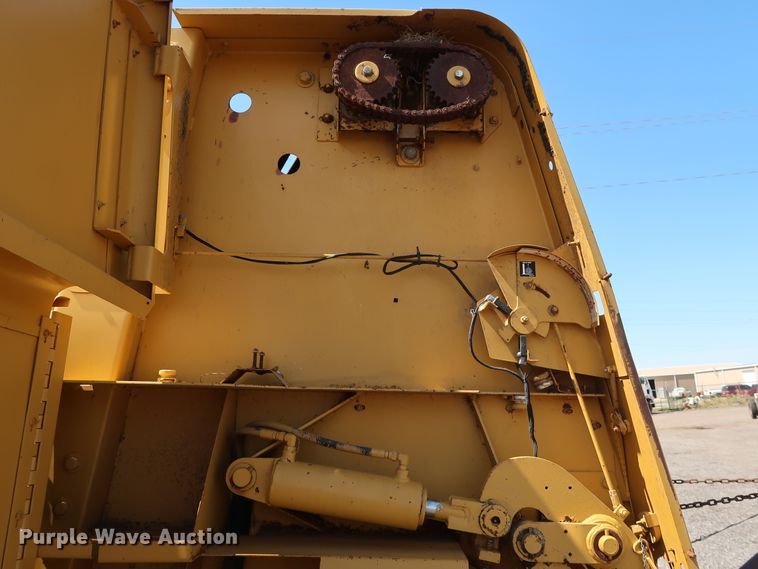 image for item FE9684 (2) Vermeer 605K round balers