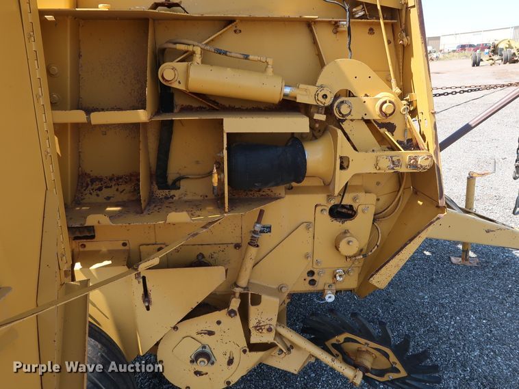 image for item FE9684 (2) Vermeer 605K round balers