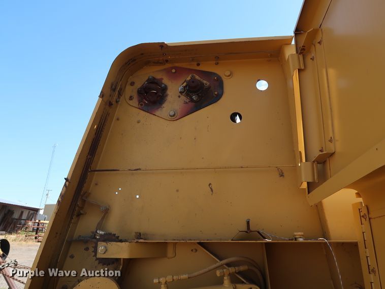 image for item FE9684 (2) Vermeer 605K round balers