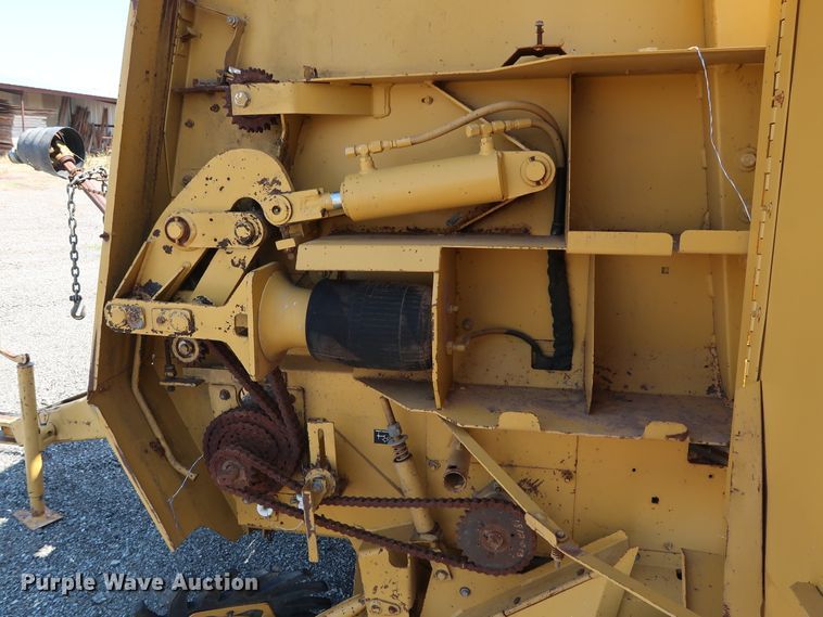 image for item FE9684 (2) Vermeer 605K round balers