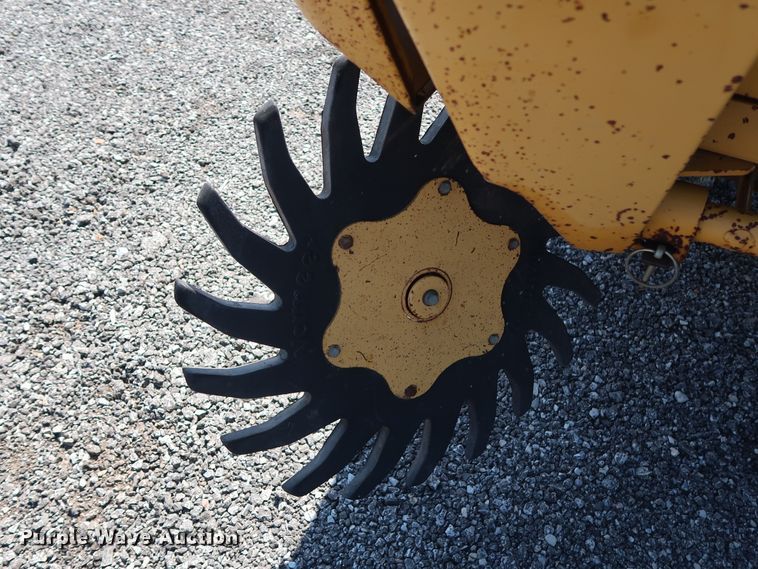 image for item FE9684 (2) Vermeer 605K round balers