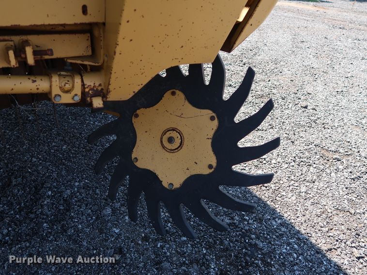 image for item FE9684 (2) Vermeer 605K round balers