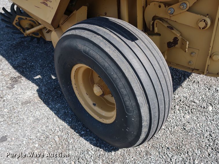 image for item FE9684 (2) Vermeer 605K round balers