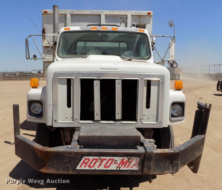 image for item FG9473 2000 International 2654 feed mixer truck