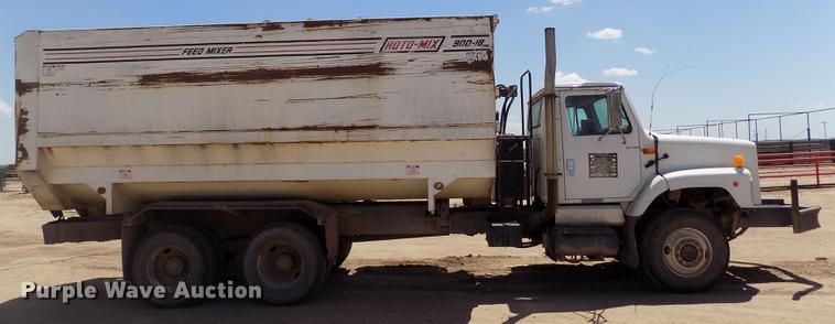 image for item FG9473 2000 International 2654 feed mixer truck