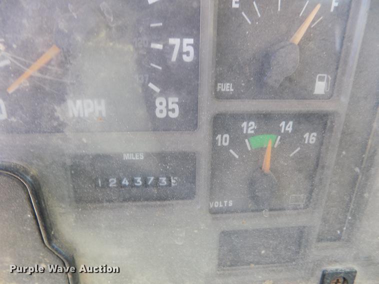 image for item FG9473 2000 International 2654 feed mixer truck