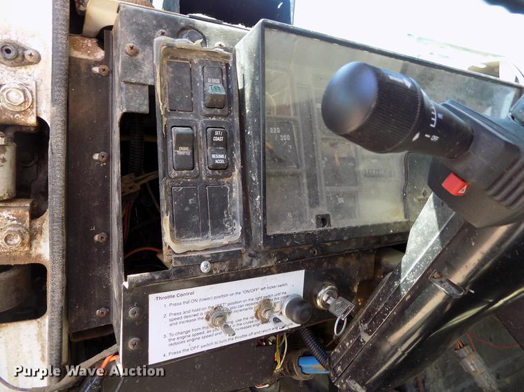 image for item FG9473 2000 International 2654 feed mixer truck