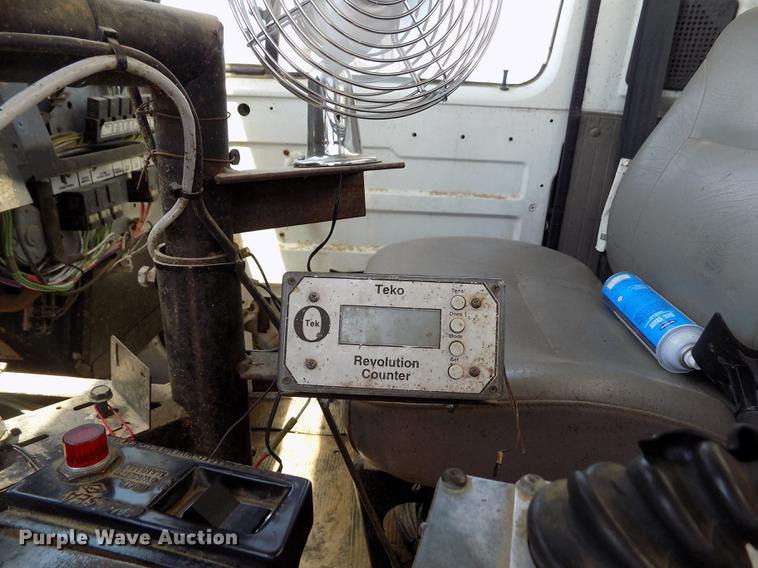 image for item FG9473 2000 International 2654 feed mixer truck