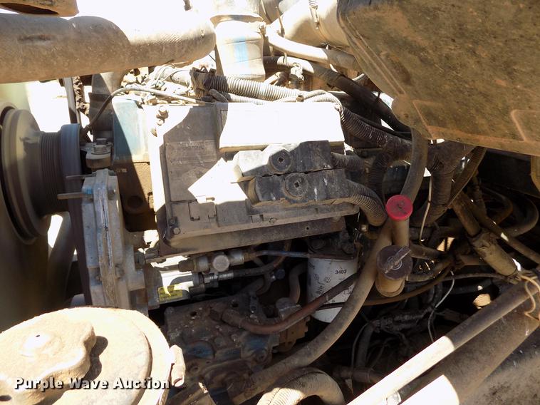 image for item FG9473 2000 International 2654 feed mixer truck