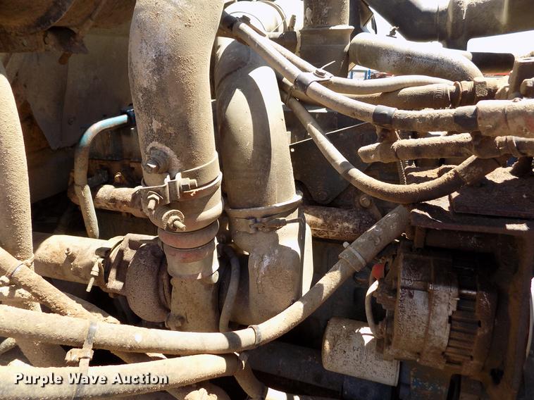 image for item FG9473 2000 International 2654 feed mixer truck