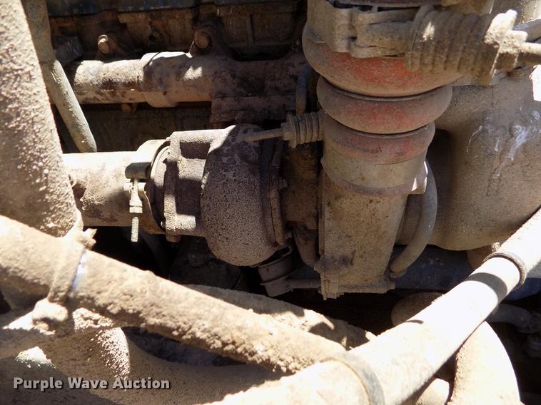 image for item FG9473 2000 International 2654 feed mixer truck