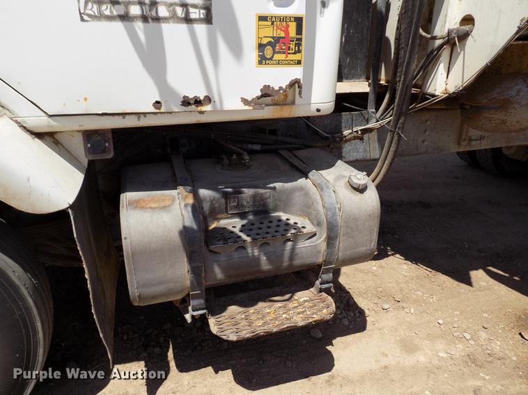 image for item FG9473 2000 International 2654 feed mixer truck