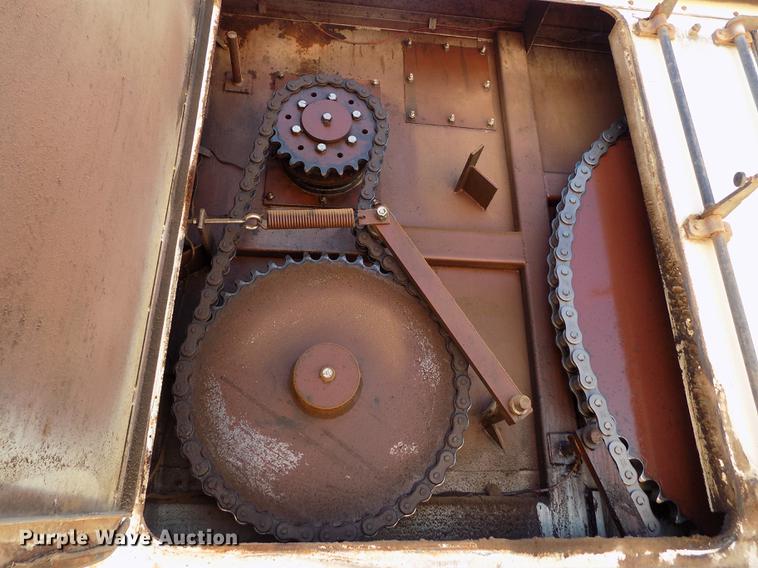 image for item FG9473 2000 International 2654 feed mixer truck