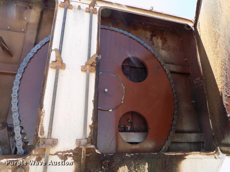 image for item FG9473 2000 International 2654 feed mixer truck