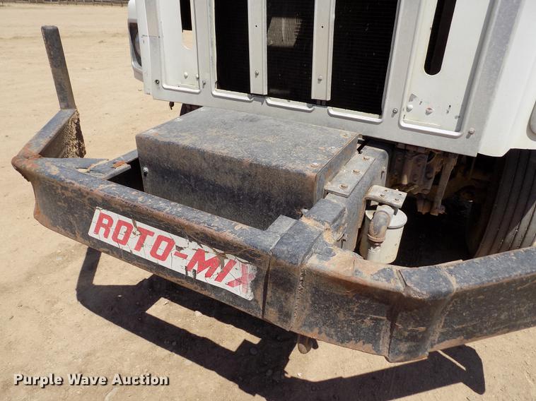 image for item FG9473 2000 International 2654 feed mixer truck