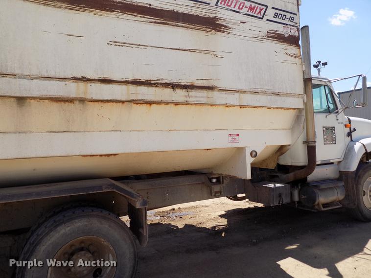 image for item FG9473 2000 International 2654 feed mixer truck