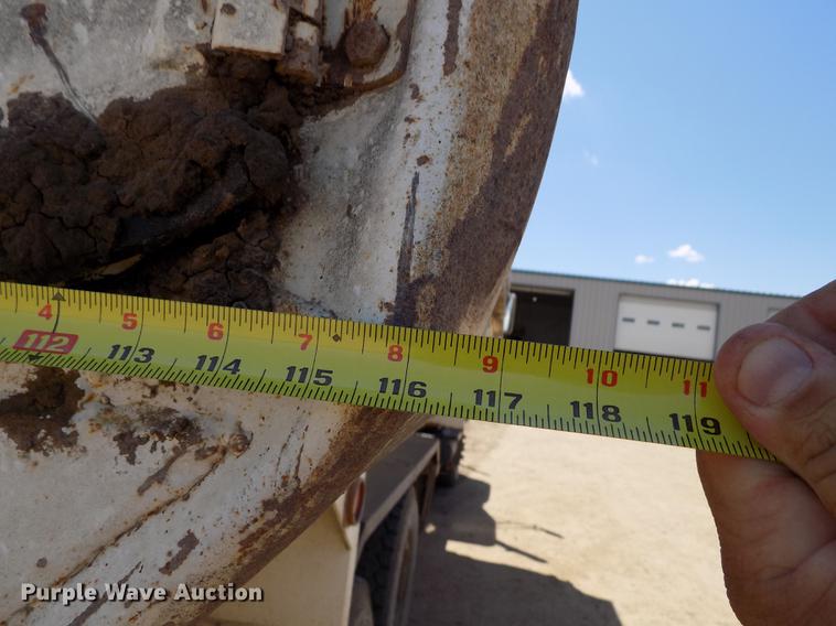 image for item FG9473 2000 International 2654 feed mixer truck