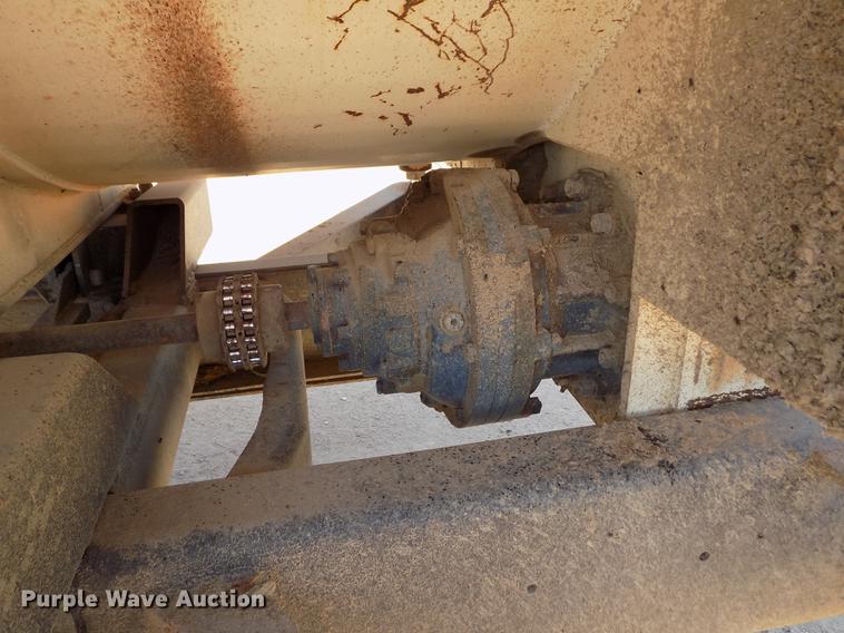 image for item FG9473 2000 International 2654 feed mixer truck